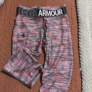 Girls Under Armour youth medium Capri pants NWOT